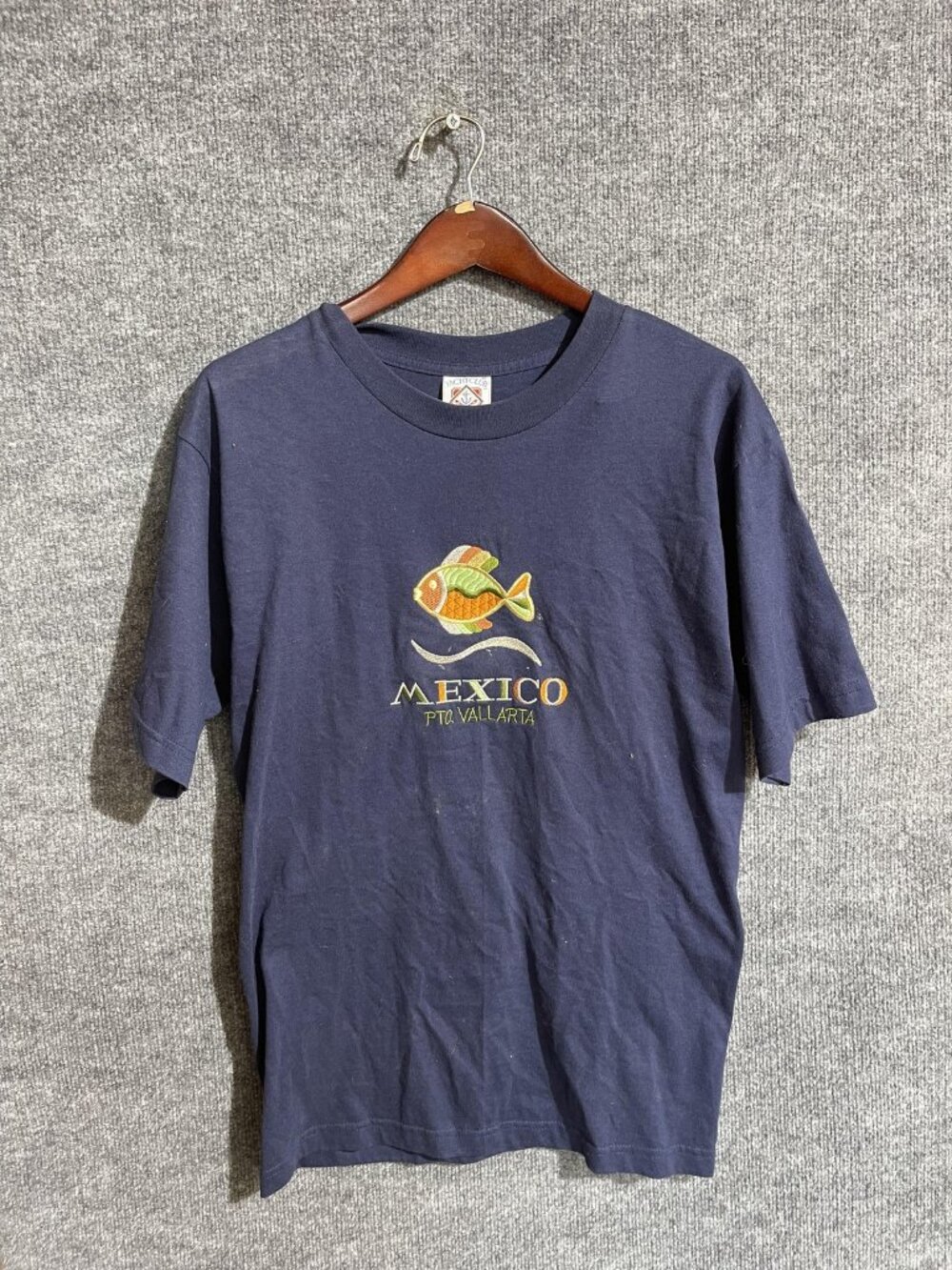 Yachtclub Mexico Puerto Vallarta Shirt Mens Medium Blue Embroidered Fish Tee